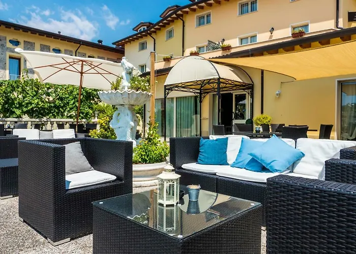 Borgo Dei Poeti Romantik Hotel